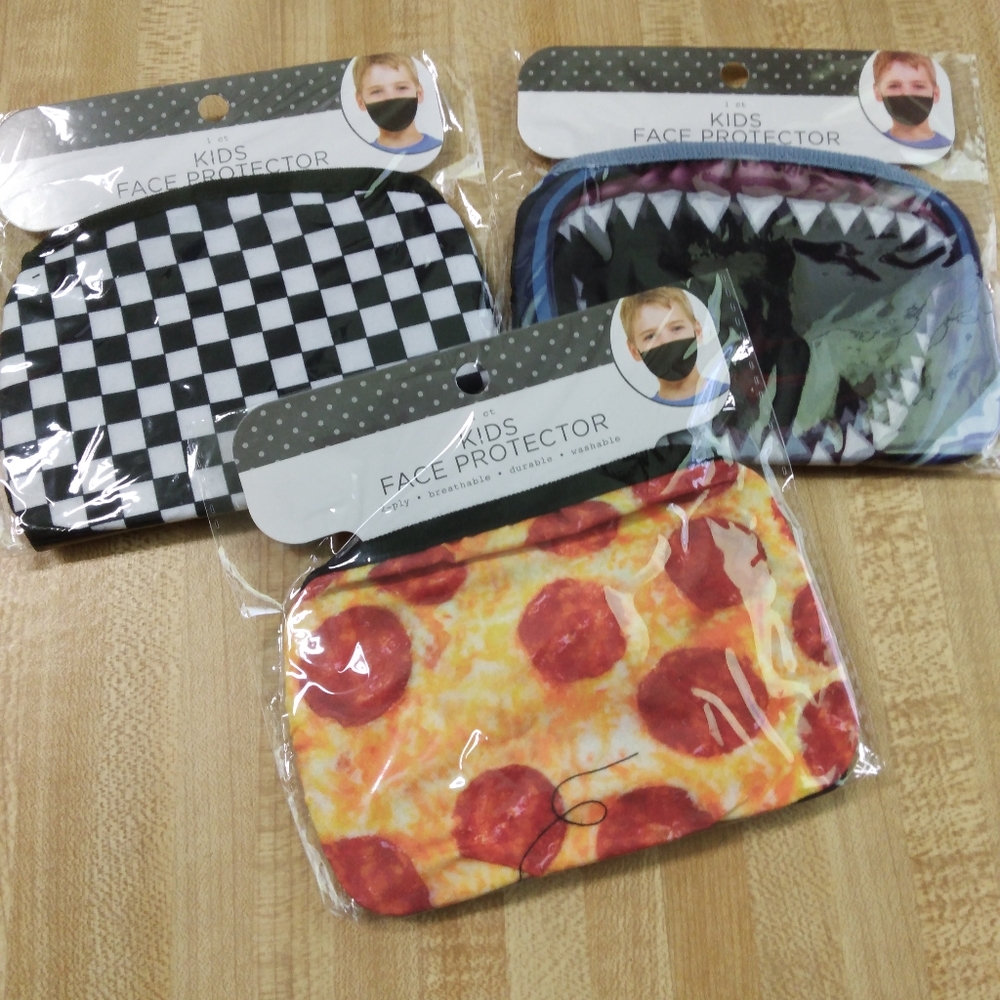 New in package!! Kids mask